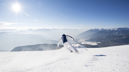 Skiër op de pistes van Gitschberg Jochtal.